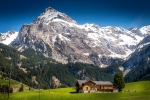 Chalet de montagne au printemps, alpes suisse