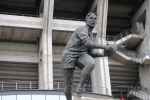 Une statue devant le Twickenham Rugby Stadium, Londres